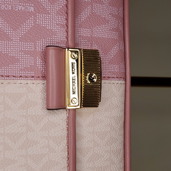 🎉HP🎉! Michael Kors 💘NWT💘 Bradshaw Convertible Purse in Smoky Rose!💘💘💘 - Picture 7 of 16